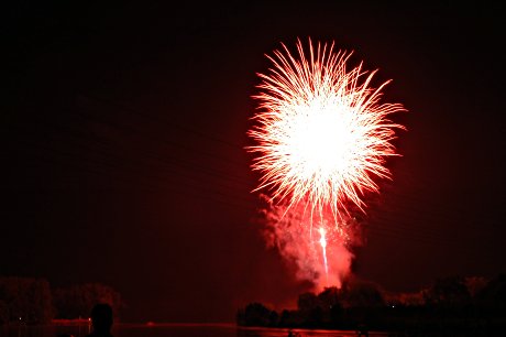 Fireworks :: Nikon D70 : 7/2s : f/11 : ISO 200