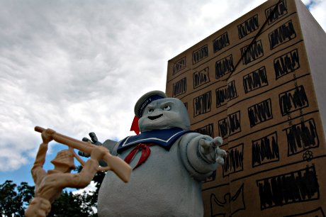 Stay Puft :: Nikon D70 : 1/50s : f/25 : ISO 200